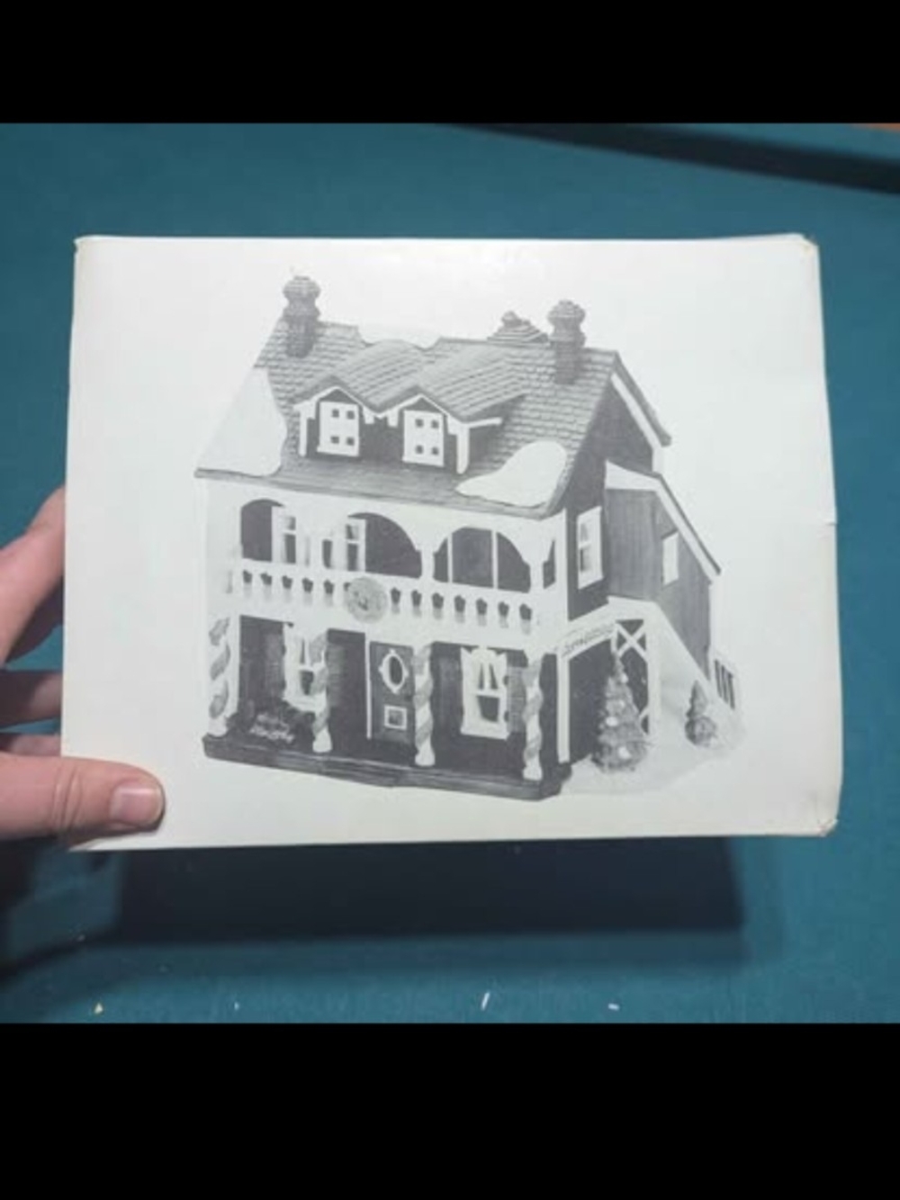 Department 56 - New England Village Series - Captain's Cottage